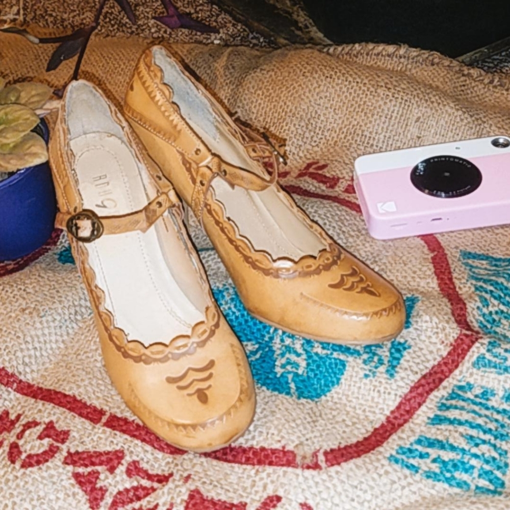 Vintage hand tooled leather heel - Picture 2 of 5